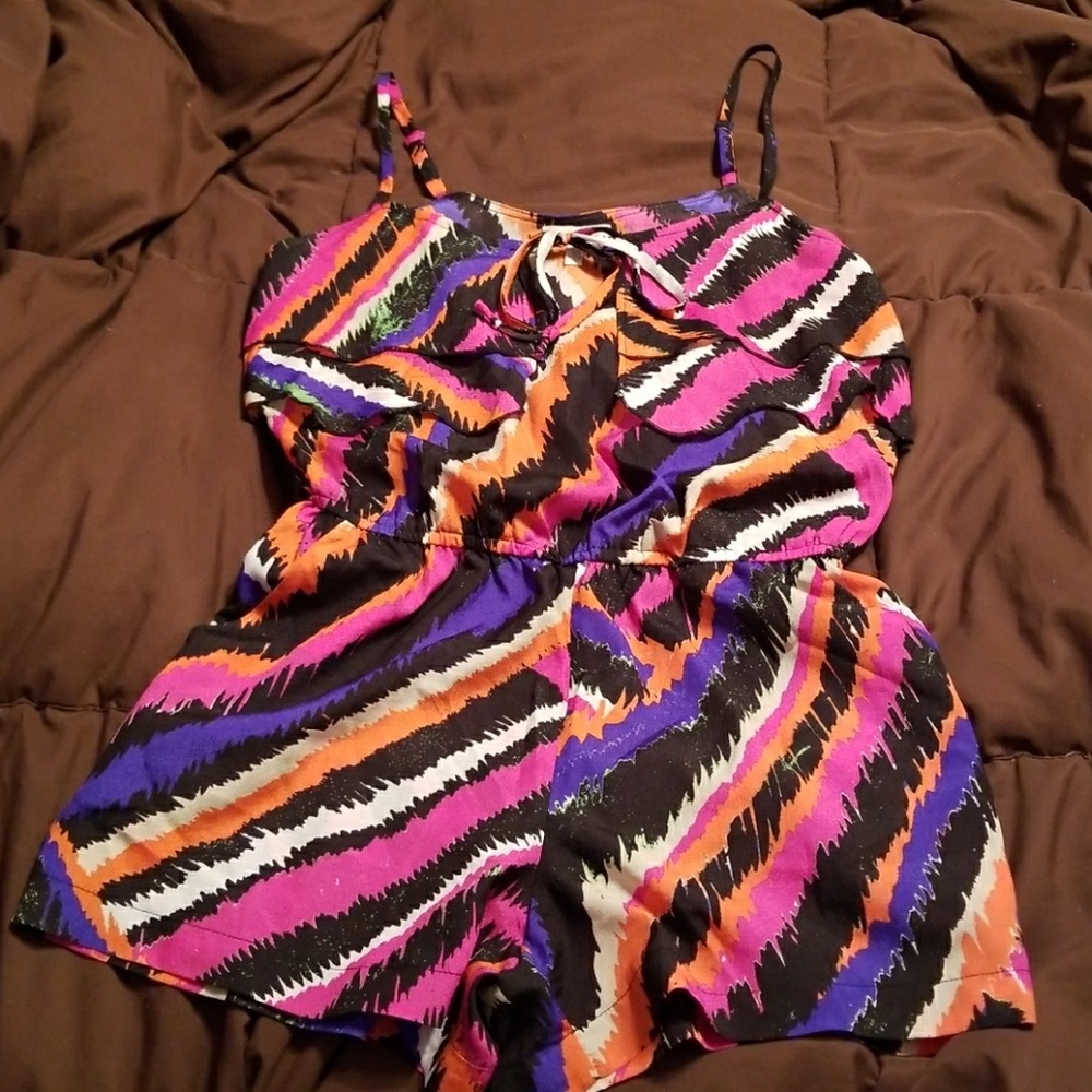 Beautiful romper. - Picture 5 of 5